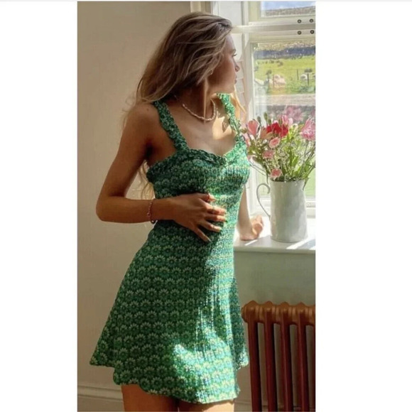 Zara Green Floral Mini Dress - Picture 2 of 8